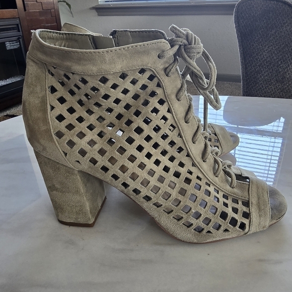 Gianni Bini Sage Green Suede CutOut Lace Up Booties Women 8.5M Block Heel - Picture 5 of 16